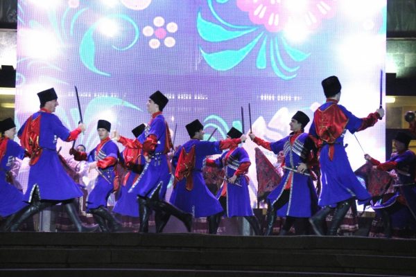 День театра.