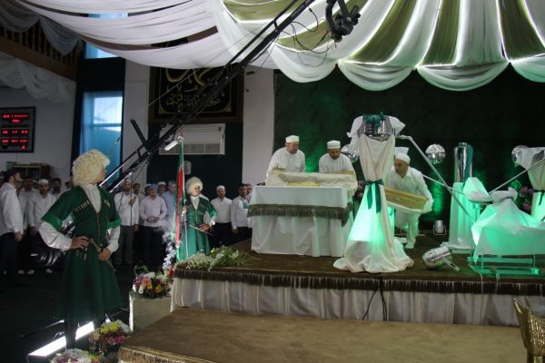 Церемония омовения волоса Пророка Мухаммада (с.а.с)