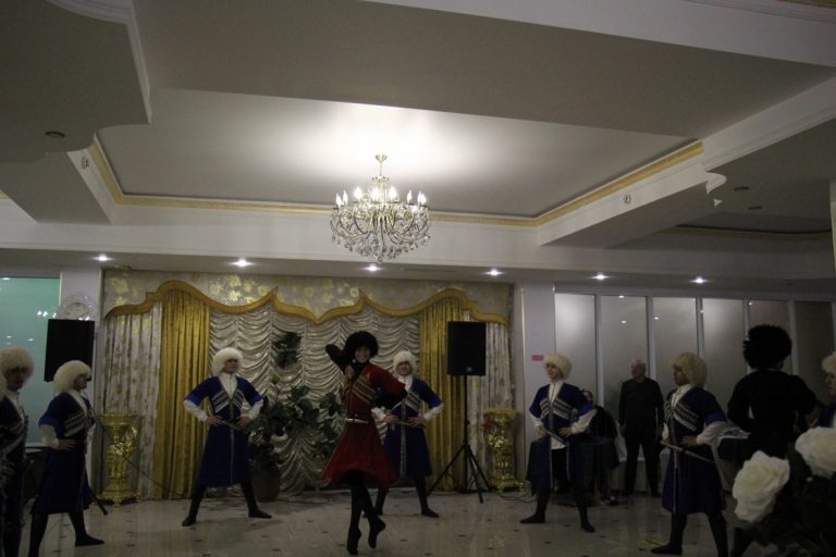 Символ межконфессионального единства в виде триединого центра «Мечеть-Часовня-Синагога».