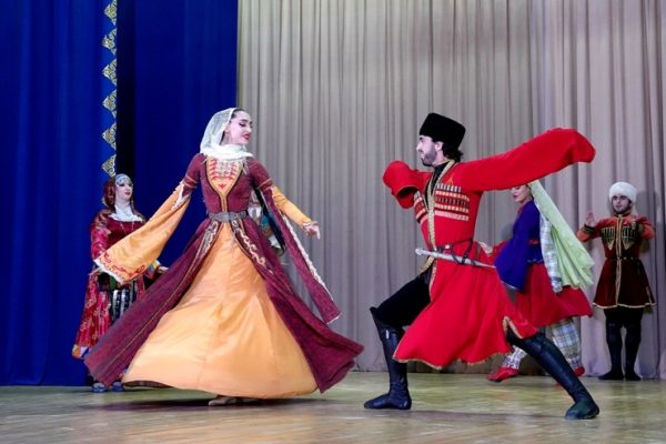 Мастер сцены — жителям Дагестана «Лучики осени»